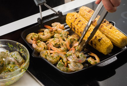 Фото шага рецепта Салат с креветками на гриле 152409 шаг 10  