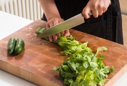 Фото шага рецепта Салат с креветками на гриле 152409 шаг 4  