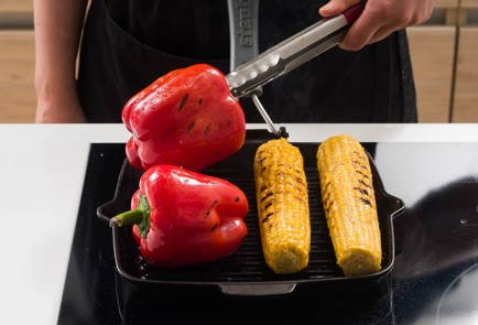 Фото шага рецепта Салат с креветками на гриле 152409 шаг 9  