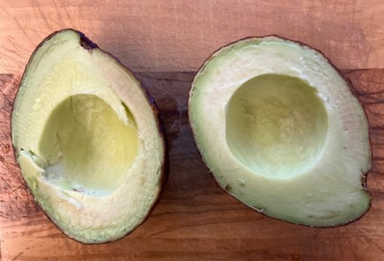 Фото шага рецепта Салат с креветками тыквенными семечками и фисташками 175343 шаг 6  