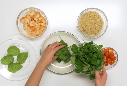 Фото шага рецепта Салат с креветками 140264 шаг 7  