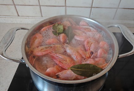 Фото шага рецепта Салат с креветками 188660 шаг 1