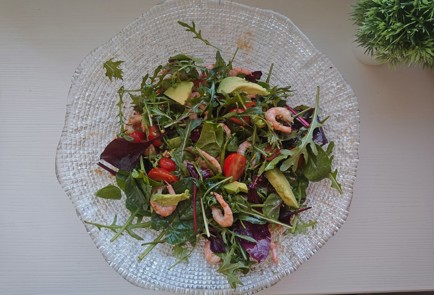 Фото шага рецепта Салат с креветками 188660 шаг 13