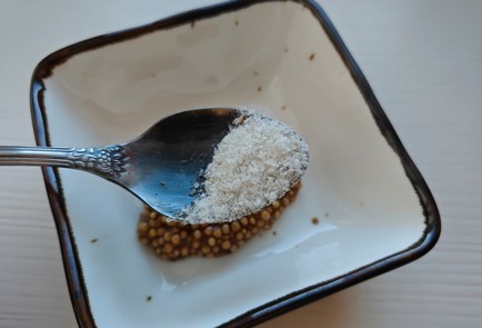 Фото шага рецепта Салат с креветками 188660 шаг 5