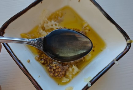 Фото шага рецепта Салат с креветками 188660 шаг 7