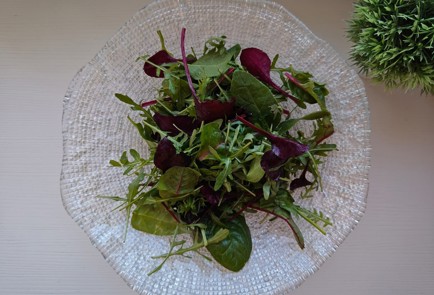 Фото шага рецепта Салат с креветками 188660 шаг 8