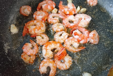 Фото шага рецепта Салат с креветками 191206 шаг 3