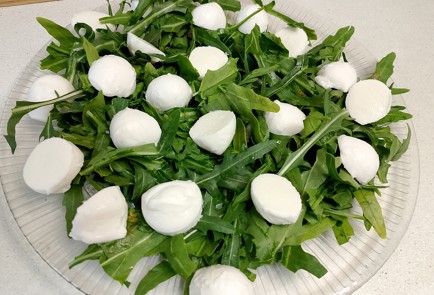 Фото шага рецепта Салат с креветками 191206 шаг 7