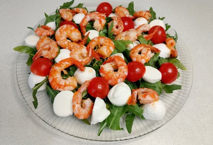 Фото шага рецепта Салат с креветками 191206 шаг 9