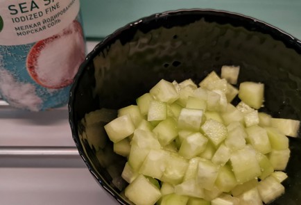 Фото шага рецепта Салат с кукурузой и сухариками 175192 шаг 1  