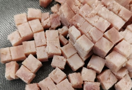 Фото шага рецепта Салат с кукурузой и сухариками 175192 шаг 5  