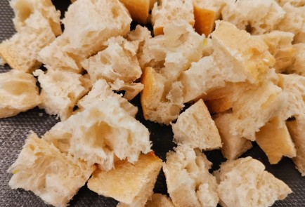 Фото шага рецепта Салат с кукурузой и сухариками 175192 шаг 6  