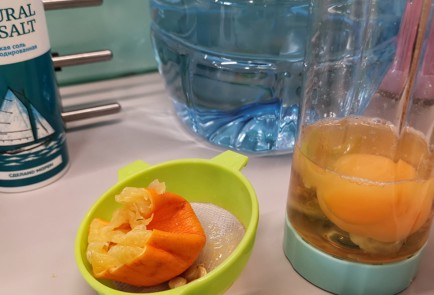 Фото шага рецепта Салат с курицей и перепелиными яйцами в соусе 151275 шаг 16  