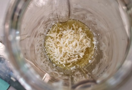 Фото шага рецепта Салат с курицей и перепелиными яйцами в соусе 151275 шаг 19  