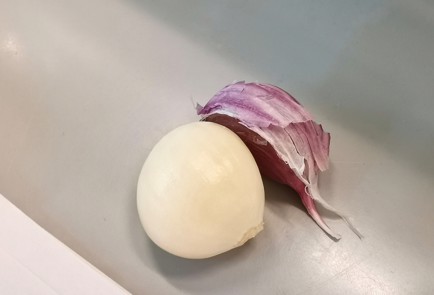 Фото шага рецепта Салат с курицей и перепелиными яйцами в соусе 151275 шаг 20  