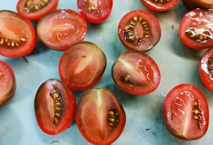 Фото шага рецепта Салат с курицей и перепелиными яйцами в соусе 151275 шаг 27  