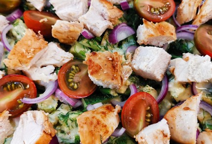 Фото шага рецепта Салат с курицей и перепелиными яйцами в соусе 151275 шаг 29  