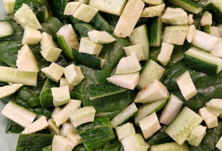 Фото шага рецепта Салат с курицей и перепелиными яйцами в соусе 151275 шаг 6  