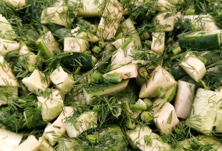 Фото шага рецепта Салат с курицей и перепелиными яйцами в соусе 151275 шаг 8  