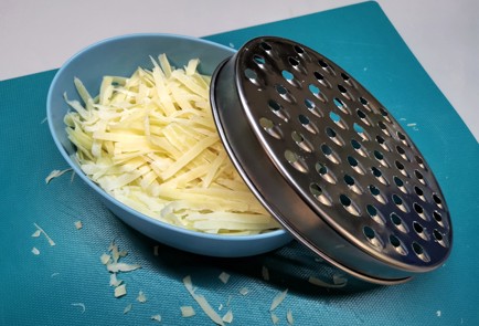 Фото шага рецепта Салат с курицей сыром и ананасами 42952 шаг 3  