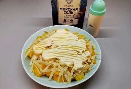 Фото шага рецепта Салат с курицей сыром и ананасами 42952 шаг 6  