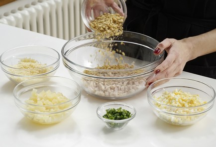 Фото шага рецепта Салат с курицей ананасом и грецкими орехами 152966 шаг 12  