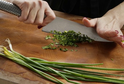 Фото шага рецепта Салат с курицей ананасом и грецкими орехами 152966 шаг 8  