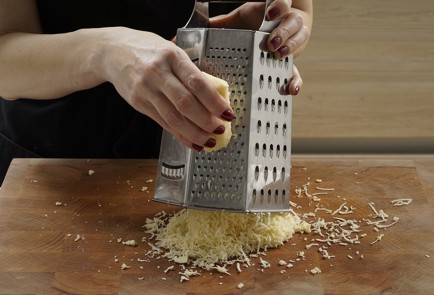 Фото шага рецепта Салат с курицей ананасом и грецкими орехами 152966 шаг 9  