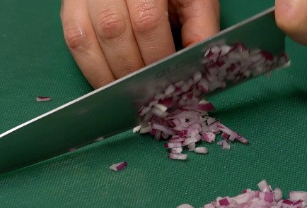 Фото шага рецепта Салат с курицей и ананасом 140038 шаг 3  