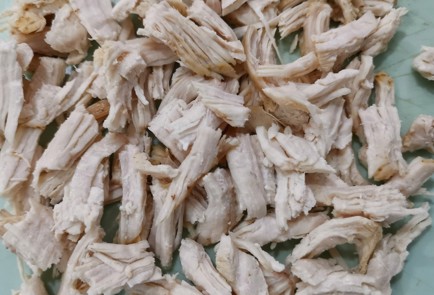 Фото шага рецепта Салат с курицей и ананасом 175217 шаг 1  