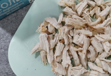 Фото шага рецепта Салат с курицей и ананасом 175217 шаг 2  