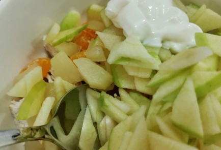 Фото шага рецепта Салат с курицей и ананасом 175217 шаг 9  