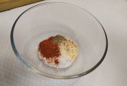 Фото шага рецепта Салат с курицей и брокколи 190509 шаг 1