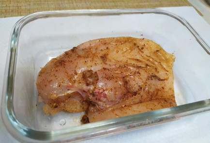 Фото шага рецепта Салат с курицей и брокколи 190509 шаг 2