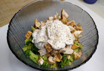 Фото шага рецепта Салат с курицей и брокколи 190509 шаг 8