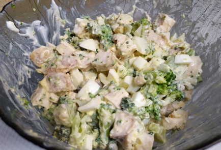 Фото шага рецепта Салат с курицей и брокколи 190509 шаг 9