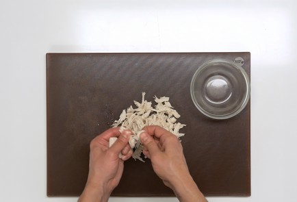 Фото шага рецепта Салат с курицей и грибами 140244 шаг 2  