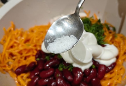 Фото шага рецепта Салат с курицей и корейской морковью 190412 шаг 10  