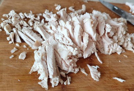 Фото шага рецепта Салат с курицей и корейской морковью 190412 шаг 3  