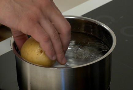 Фото шага рецепта Салат с курицей и сыром 140243 шаг 1  