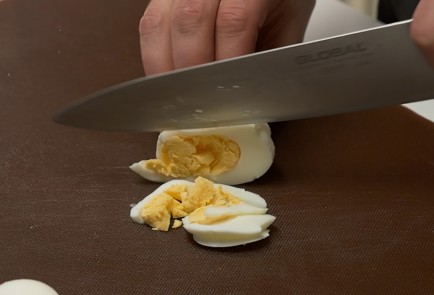 Фото шага рецепта Салат с курицей и сыром 140243 шаг 4  