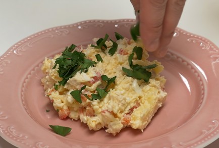 Фото шага рецепта Салат с курицей и сыром 140243 шаг 9  