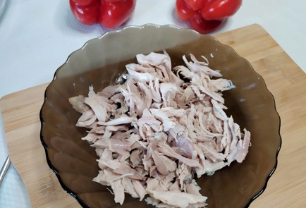 Фото шага рецепта Салат с курицей кукурузой и болгарским перцем 188331 шаг 1  