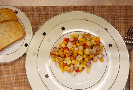 Фото шага рецепта Салат с курицей кукурузой и сладким перцем 187048 шаг 12  