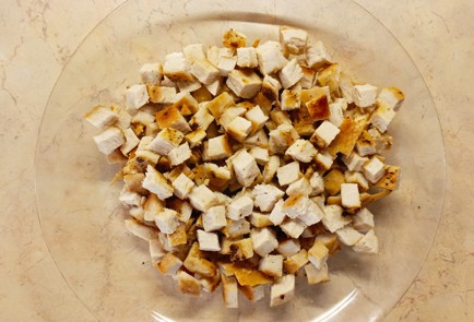 Фото шага рецепта Салат с курицей кукурузой и сладким перцем 187048 шаг 3  