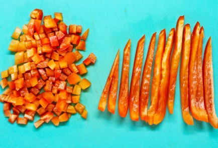 Фото шага рецепта Салат с курицей кукурузой и сладким перцем 187048 шаг 5  