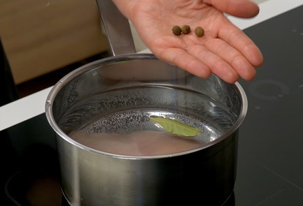 Фото шага рецепта Салат с курицей огурцом и черносливом 41548 шаг 1  