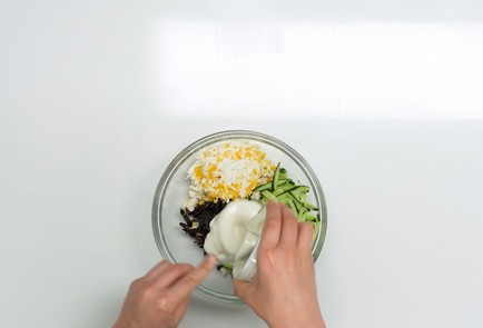 Фото шага рецепта Салат с курицей огурцом и черносливом 41548 шаг 6  