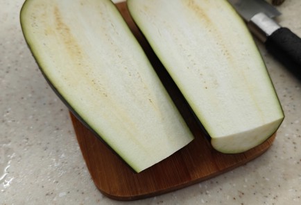 Фото шага рецепта Салат с курицей печеными баклажанами перцем и руколой 175489 шаг 2  