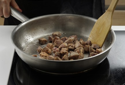 Фото шага рецепта Салат с куриной печенью грейпфрутом и мацони 152846 шаг 7  